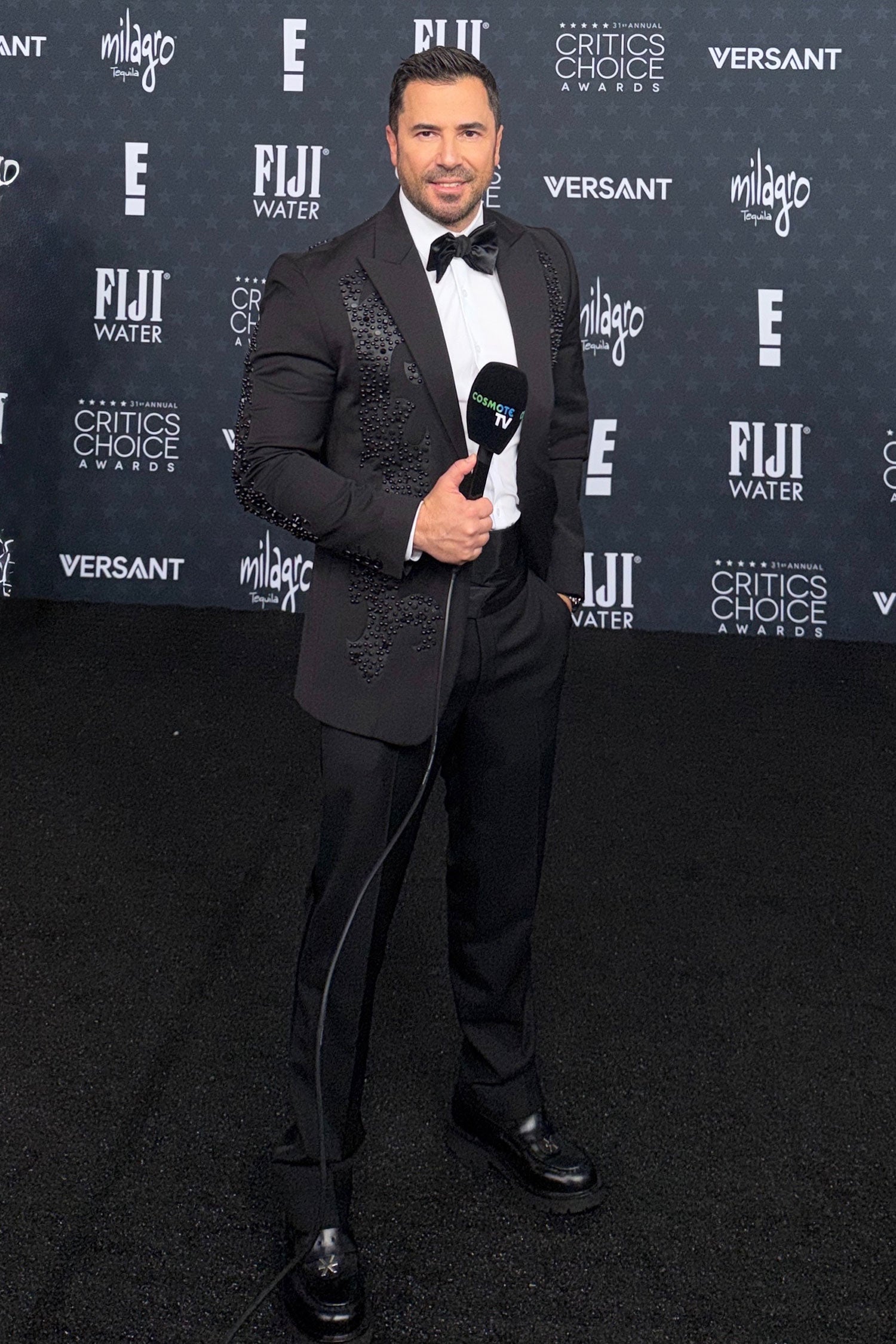 BARABAS Men's Jewels Studded Rhinestone Peak Lapel Blazer 4EBL35 Black