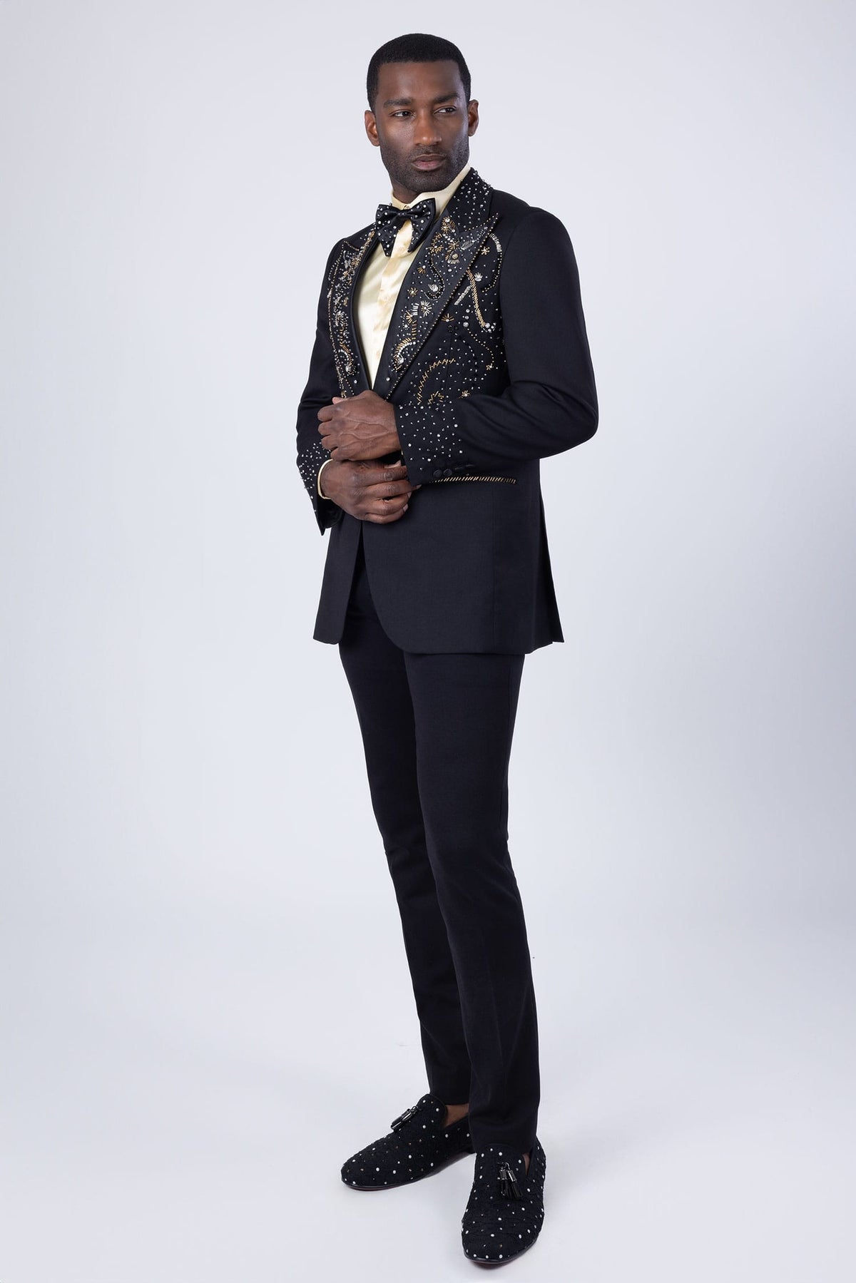 Barabas Men's Rhinestone Floral Pattern Peak Lapel Suit 4SU20 Black