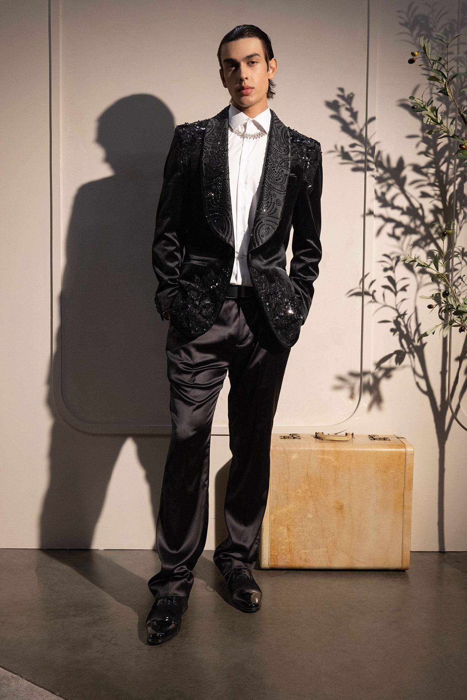 Barabas Men's Rhinestones Velvet Shawl Lapel Floral Blazer 5BL15 Black