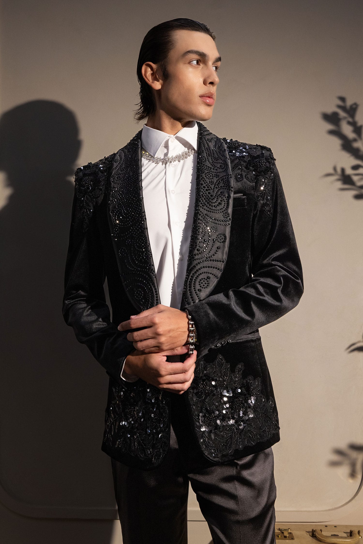 Barabas Men's Rhinestones Velvet Shawl Lapel Floral Blazer 5BL15 Black