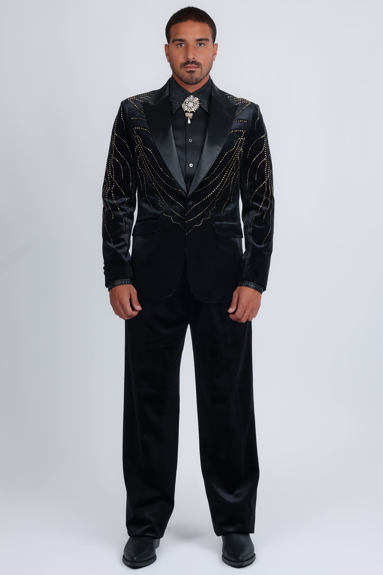 Barabas Men's Velvet Rhinestones Design Peak Lapel Blazer 5BL20 Black Gold