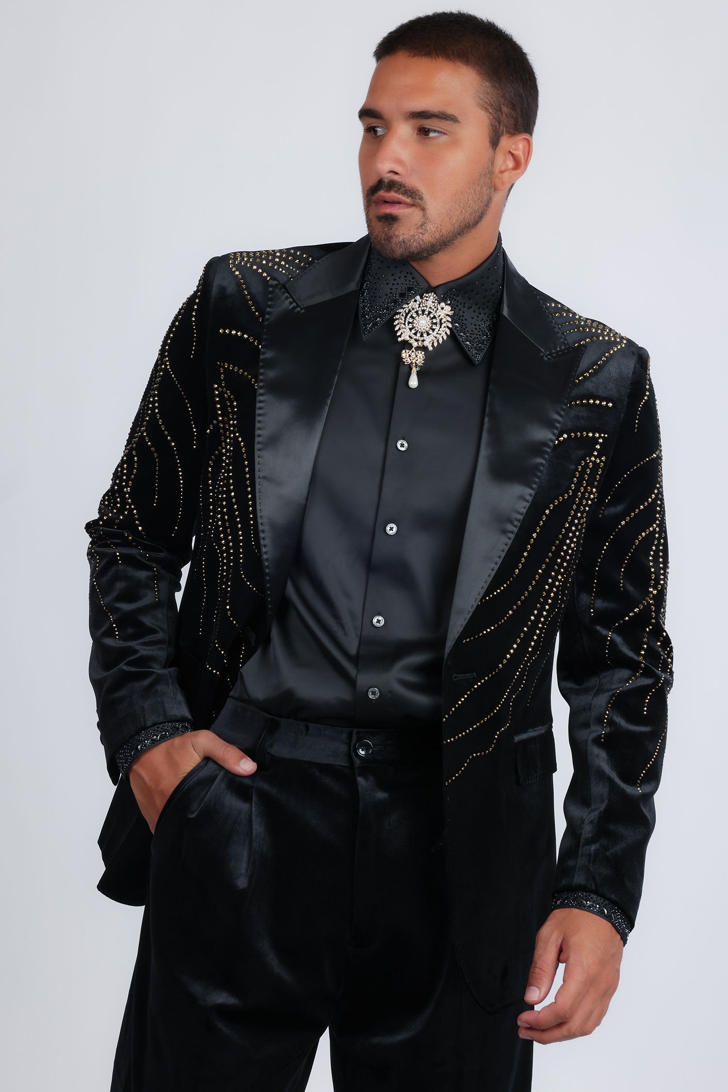 Barabas Men's Velvet Rhinestones Design Peak Lapel Blazer 5BL20 Black Gold
