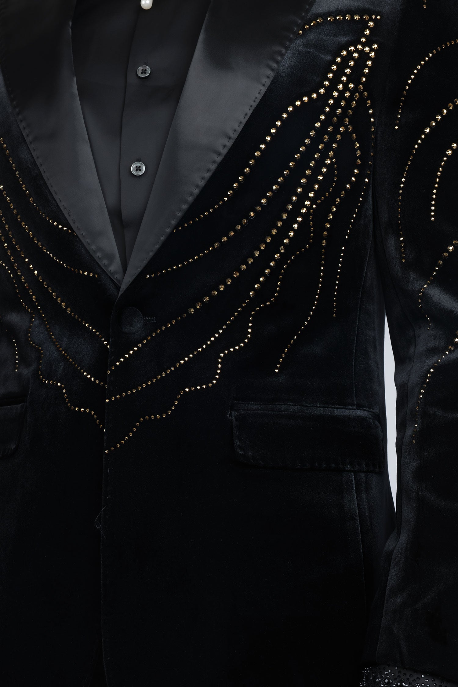 Barabas Men's Velvet Rhinestones Design Peak Lapel Blazer 5BL20 Black Gold