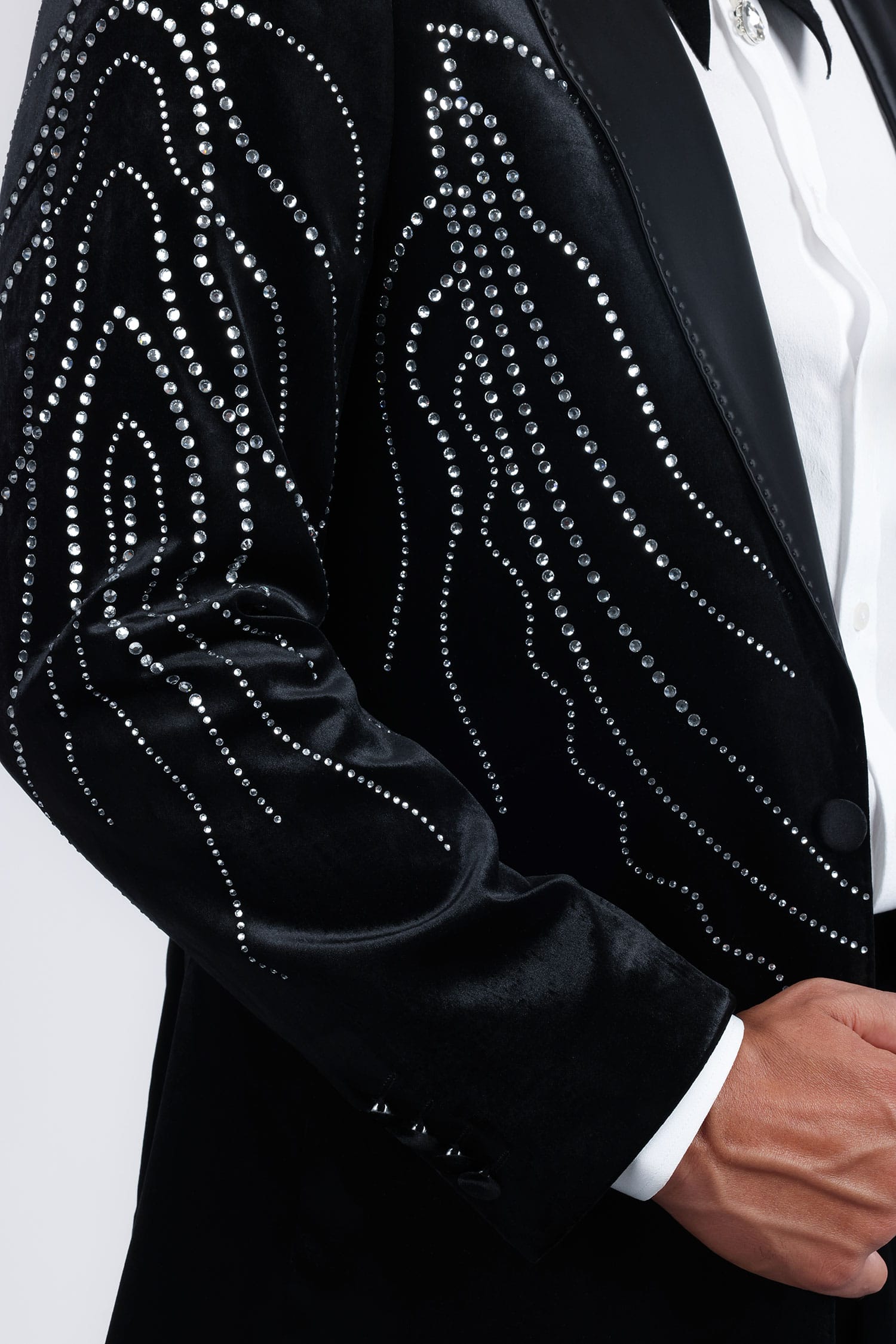 Barabas Men's Velvet Rhinestones Design Peak Lapel Blazer 5BL20 Black Silver