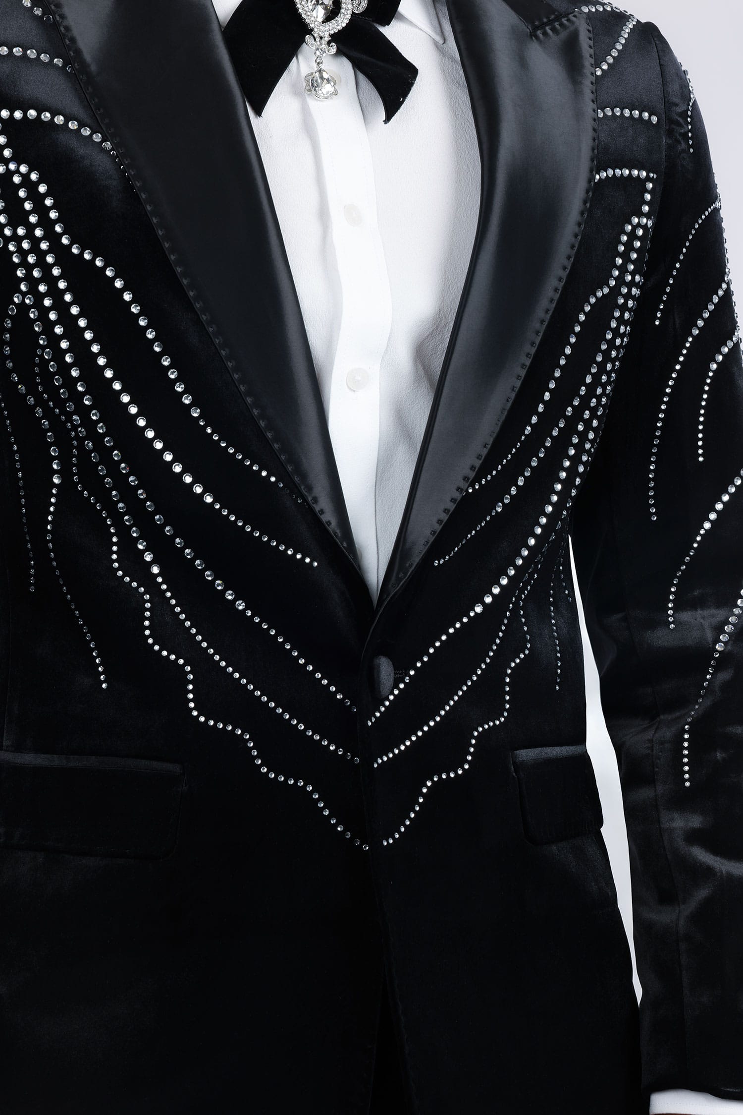 Barabas Men's Velvet Rhinestones Design Peak Lapel Blazer 5BL20 Black Silver
