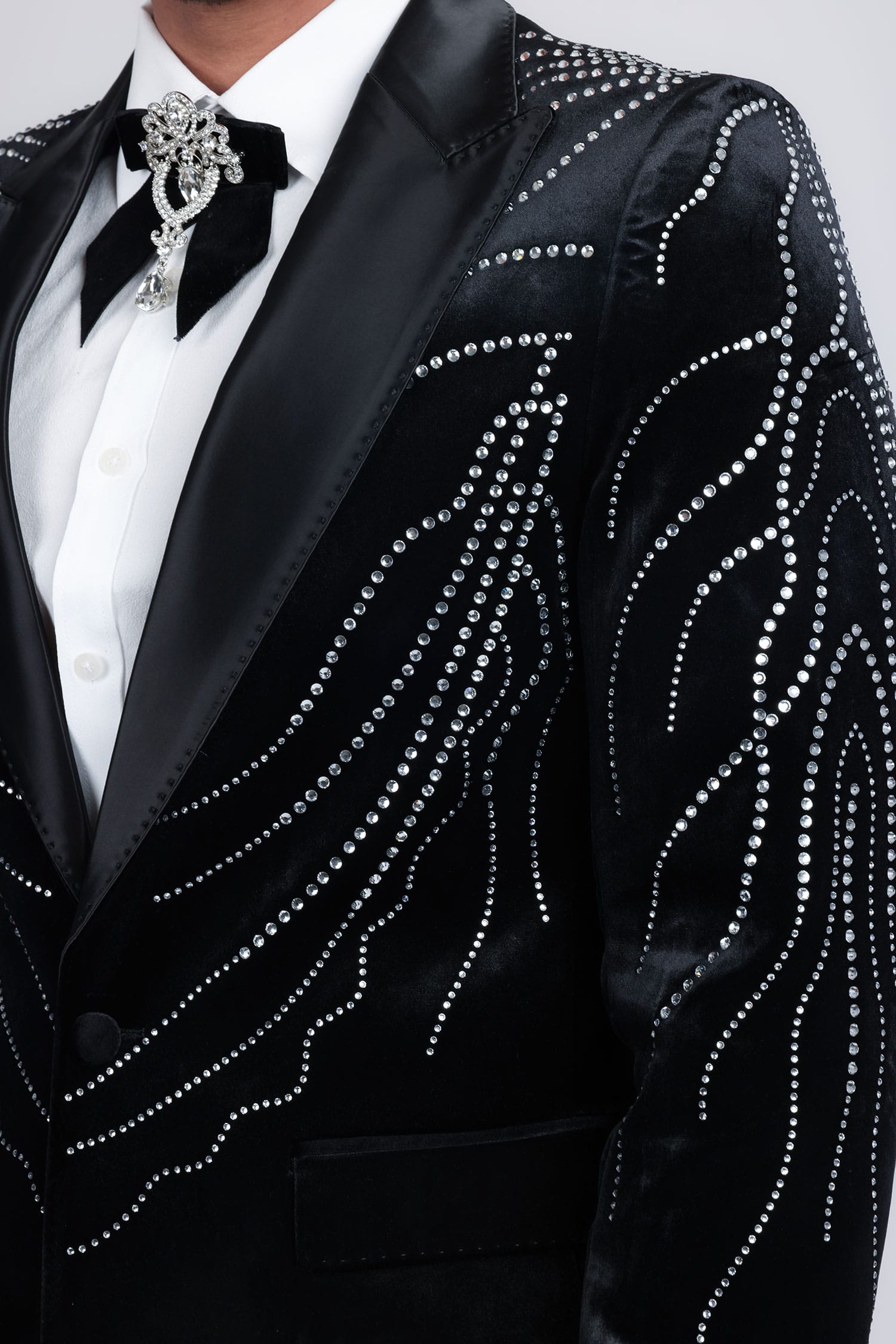 Barabas Men's Velvet Rhinestones Design Peak Lapel Blazer 5BL20 Black Silver