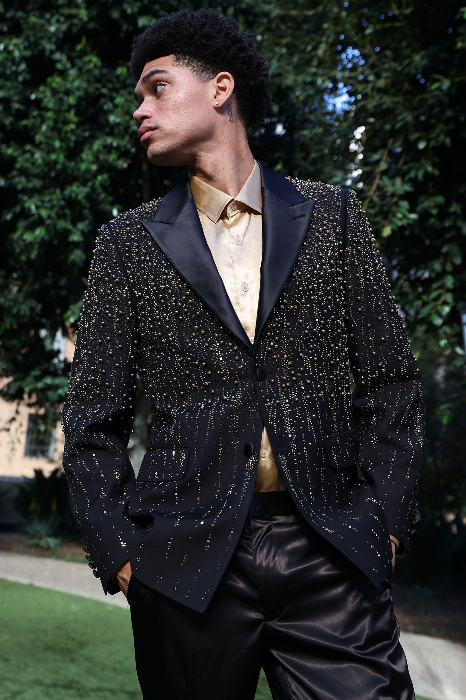 Barabas Men's Rhinestones Beaded Design Peak Lapel Blazer 5EBL01 Black Gold