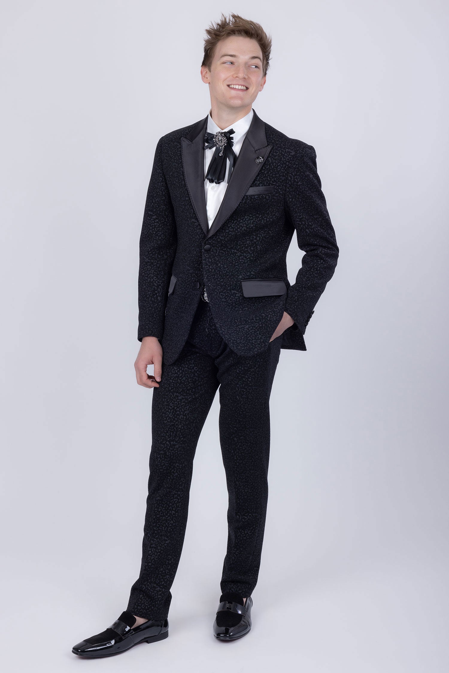 Barabas Men's Cheetah Geometric Pattern Peak Lapel Suit 5SU33 Black