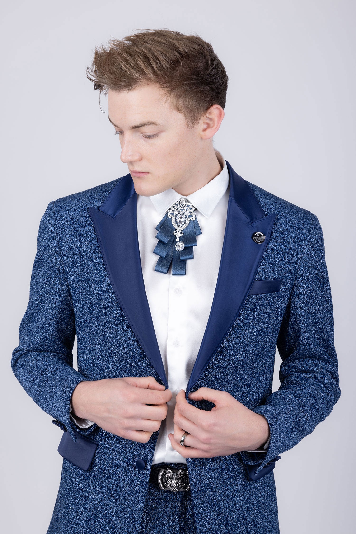 Barabas Men's Cheetah Geometric Pattern Peak Lapel Suit 5SU33 Blue