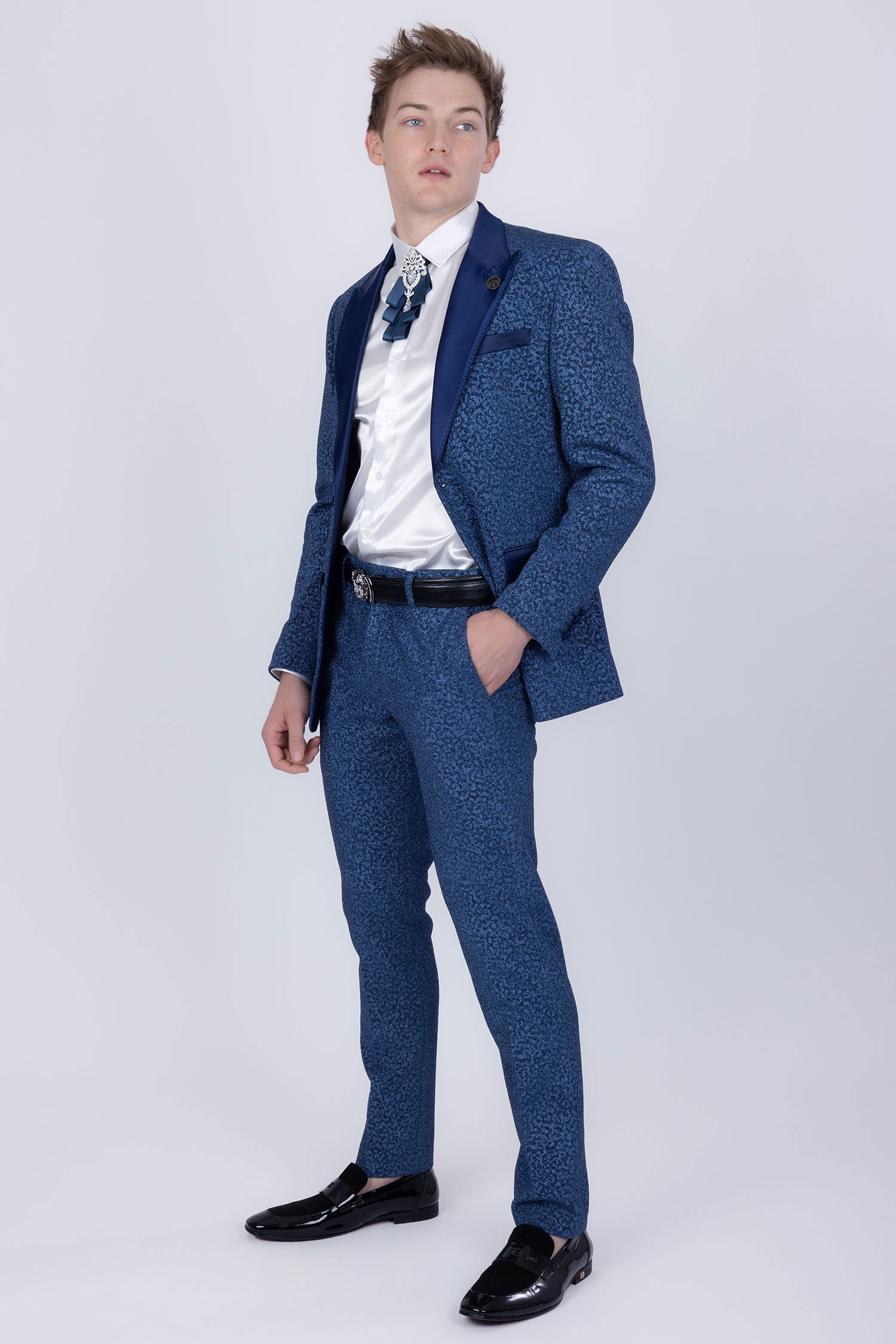 Barabas Men's Cheetah Geometric Pattern Peak Lapel Suit 5SU33 Blue