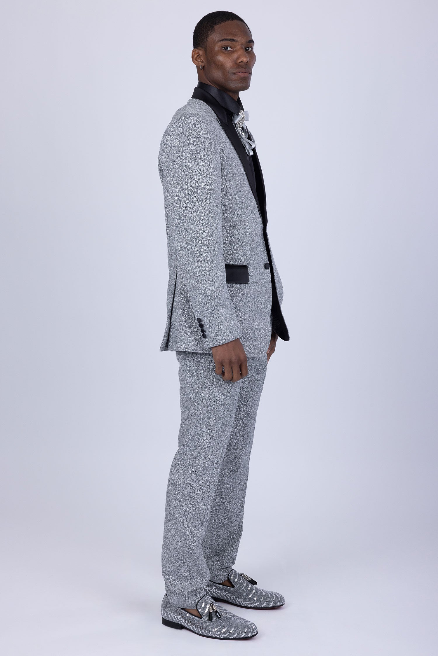 Barabas Men's Cheetah Geometric Pattern Peak Lapel Suit 5SU33 Silver