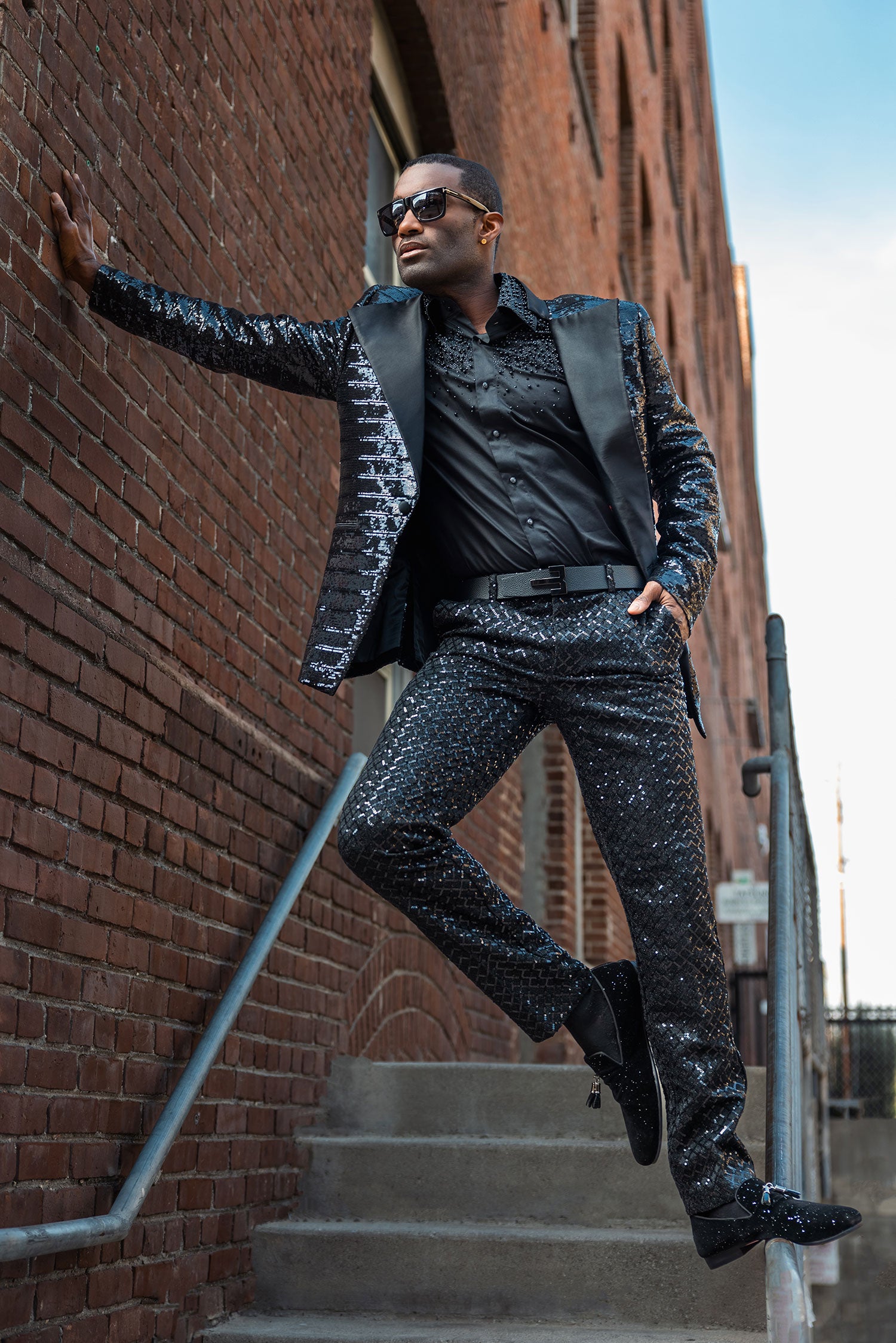 BARABAS Men's Linear Sequin Design Peak Lapel Shiny Blazer 4BLR34 Black