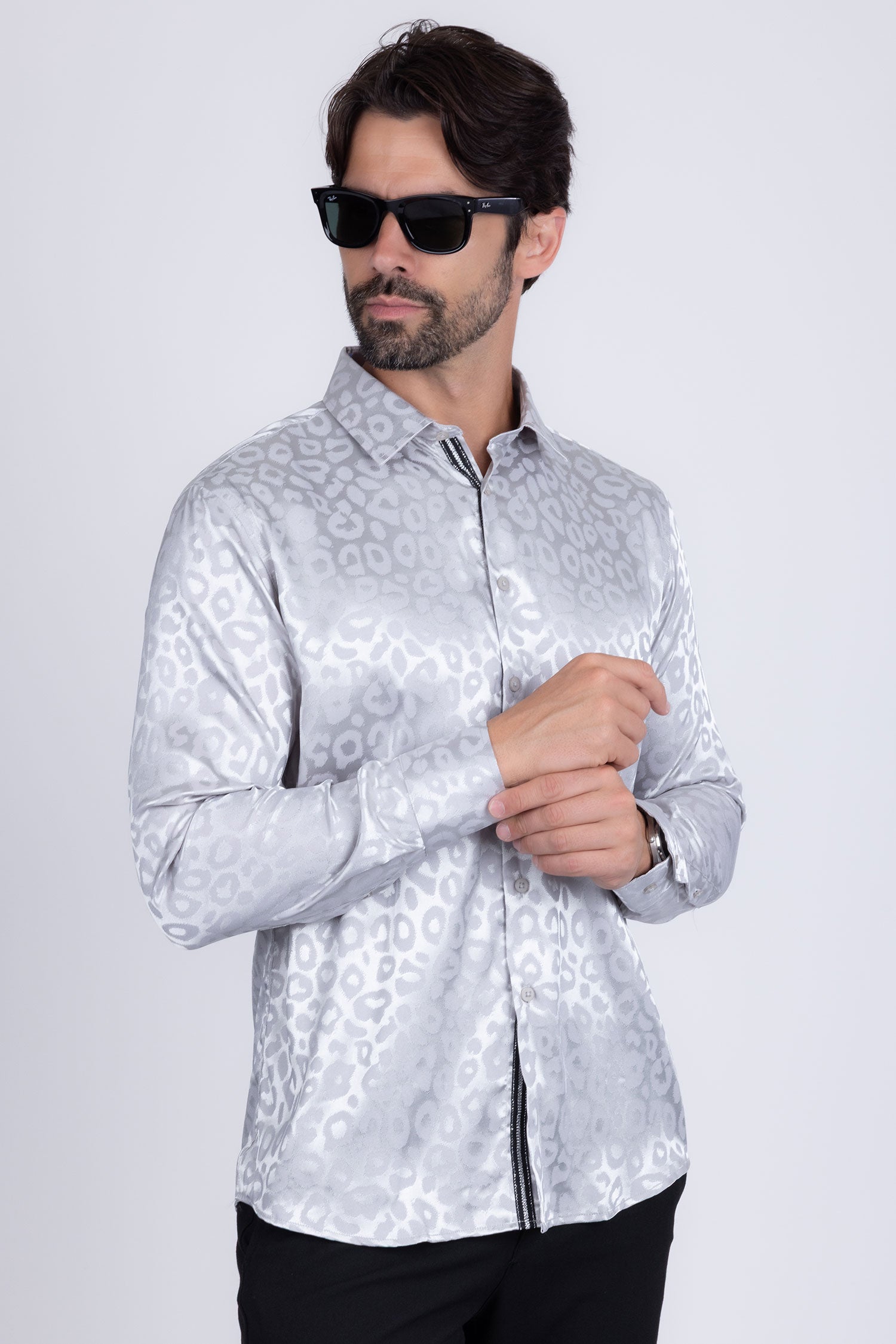 BARABAS Men textured leopard design pattern button down Shirts B310 Silver