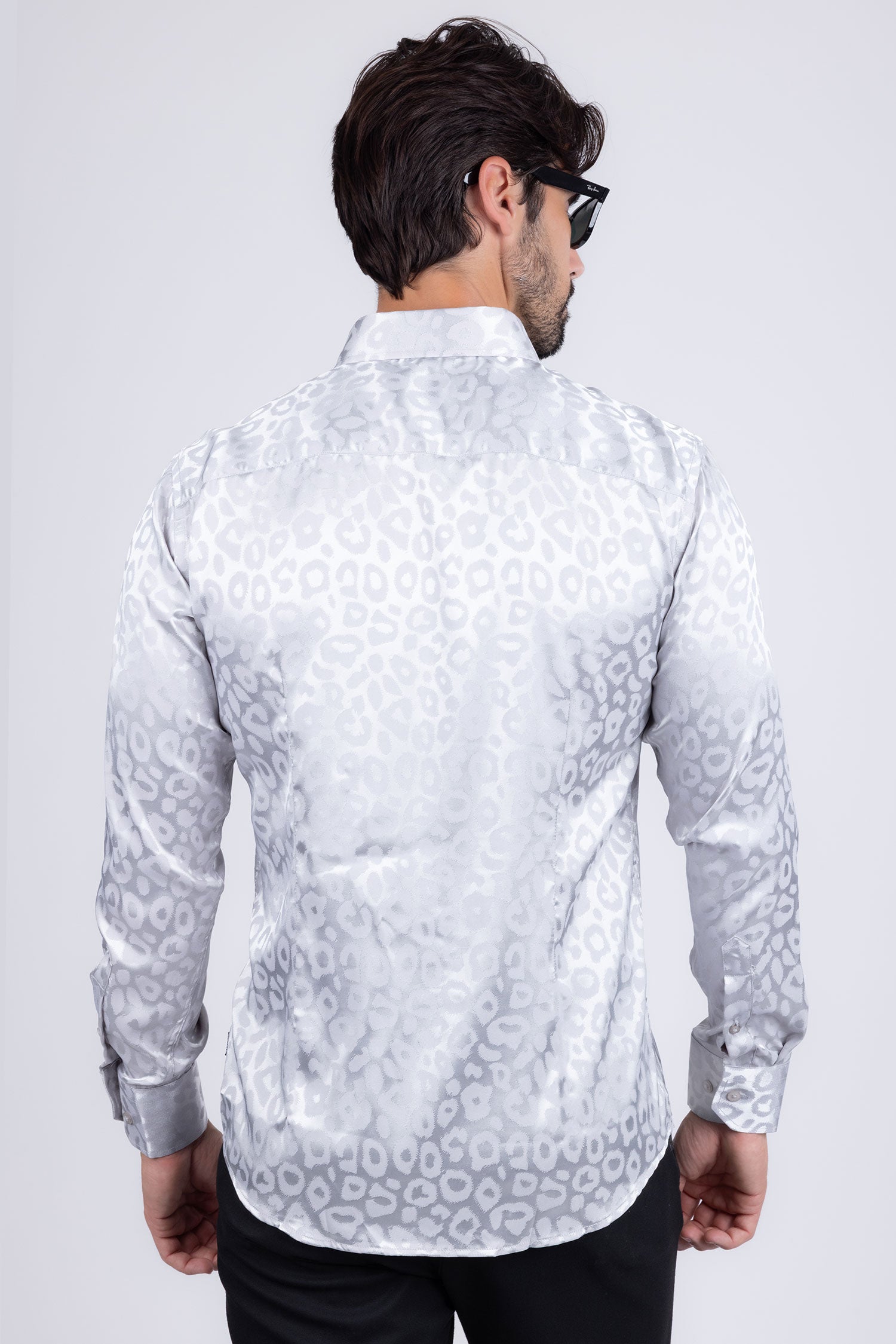 BARABAS Men textured leopard design pattern button down Shirts B310 Silver