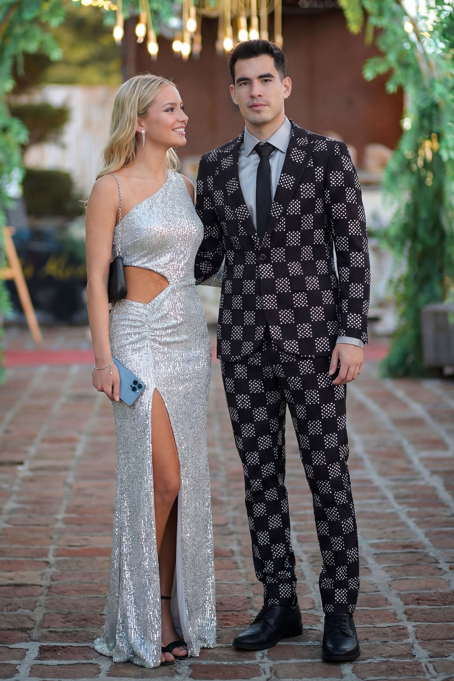 Barabas Men's Checkered Studded Pattern Peak Lapel Suit 4ESU33 Silver