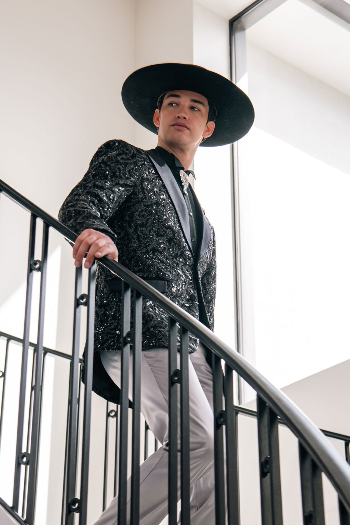 Barabas Men's Sequins Paisley Design Luxury Peak Lapel Blazer 5BL06 Black