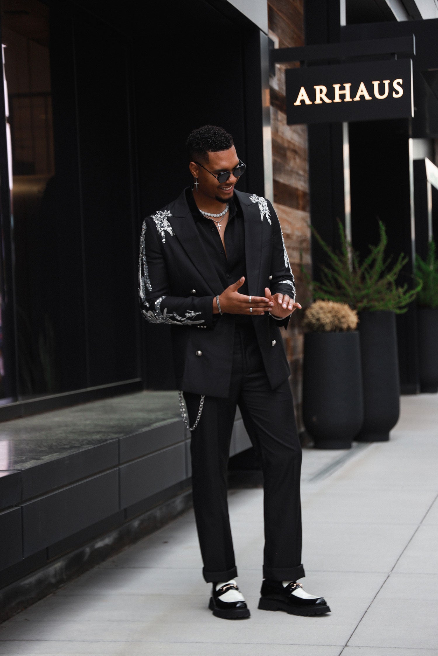 Barabas Men's Sequins Pattern Double-Breasted Peak Lapel Suit 5SU37 Black Silver