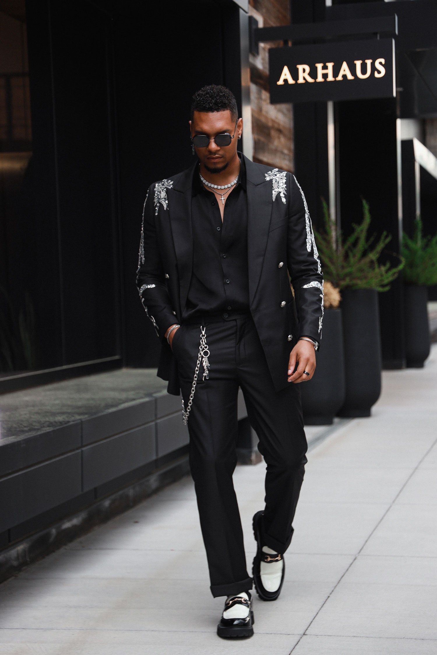 Barabas Men's Sequins Pattern Double-Breasted Peak Lapel Suit 5SU37 Black Silver