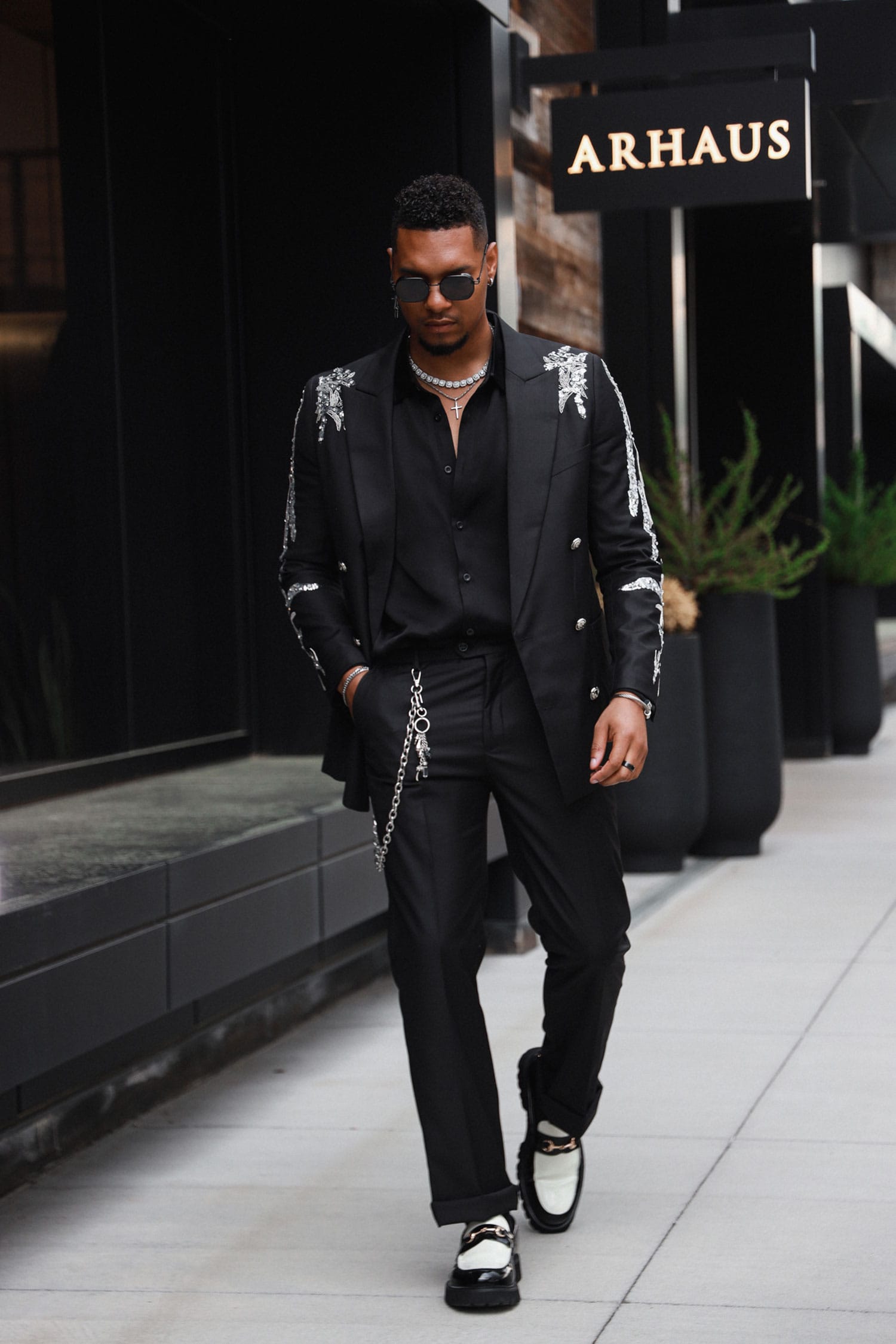 Barabas Men's Sequins Pattern Double-Breasted Peak Lapel Suit 5SU37 Black Silver