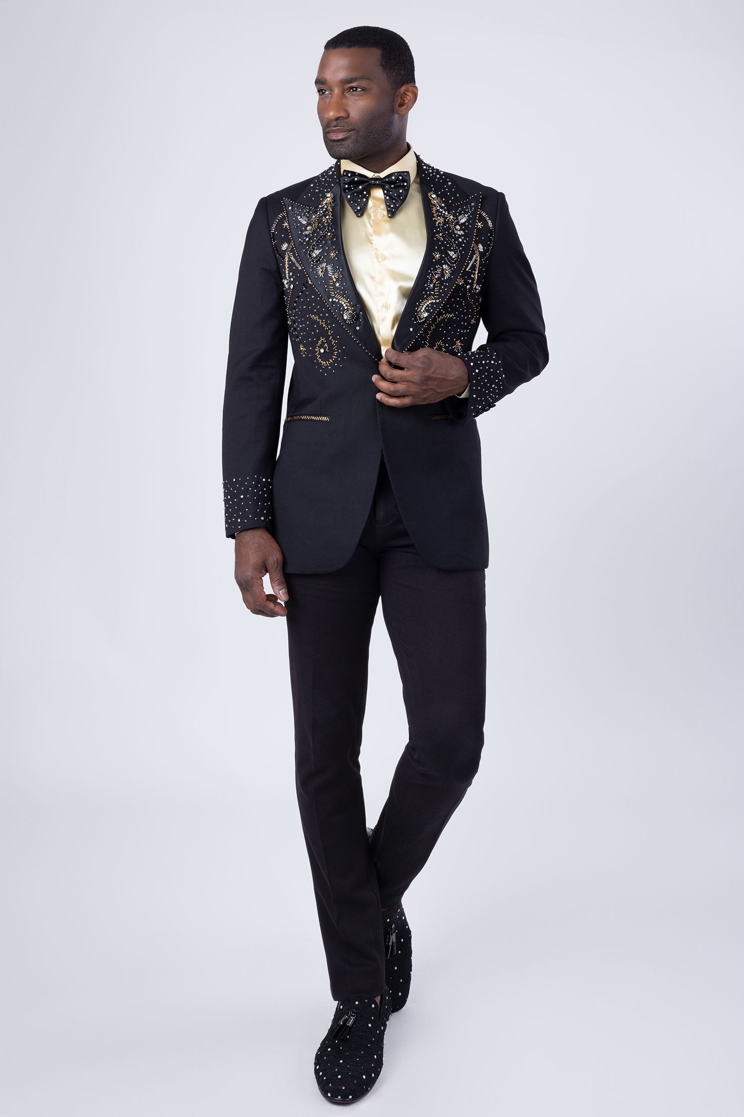 Barabas Men's Rhinestone Floral Pattern Peak Lapel Suit 4SU20 Black