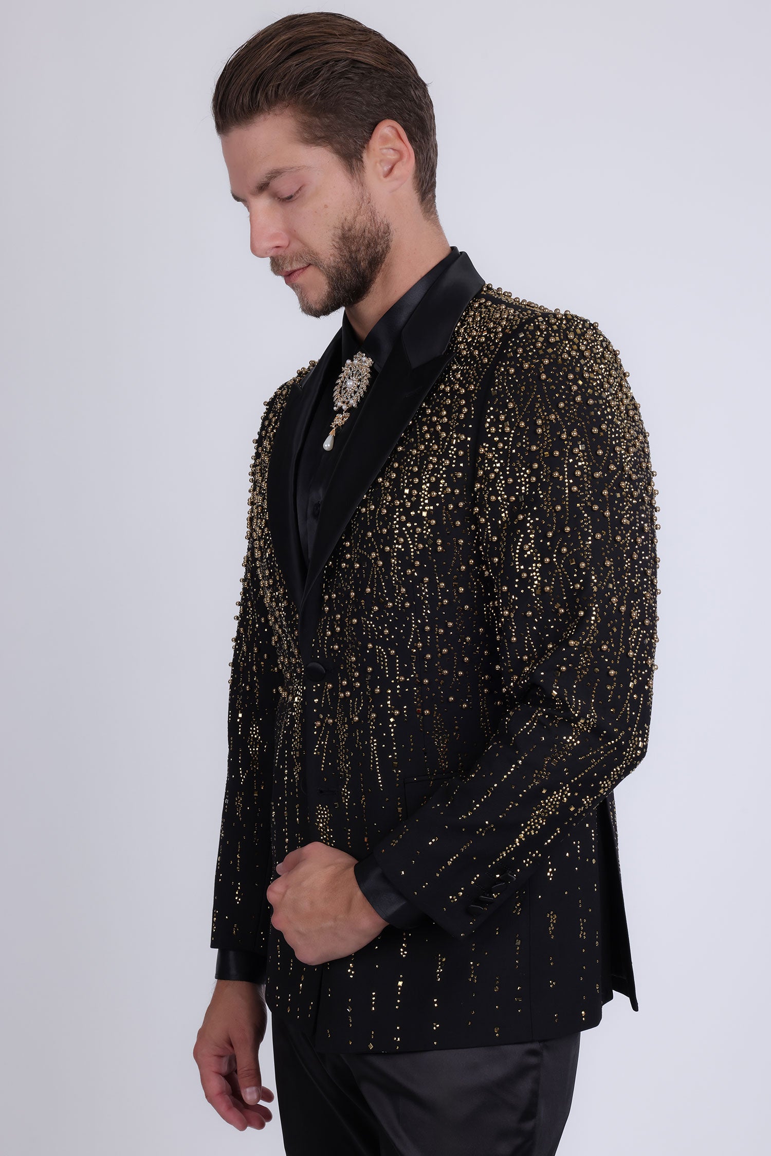 Barabas Men's Rhinestones Beaded Design Peak Lapel Blazer 5EBL01 Black Gold