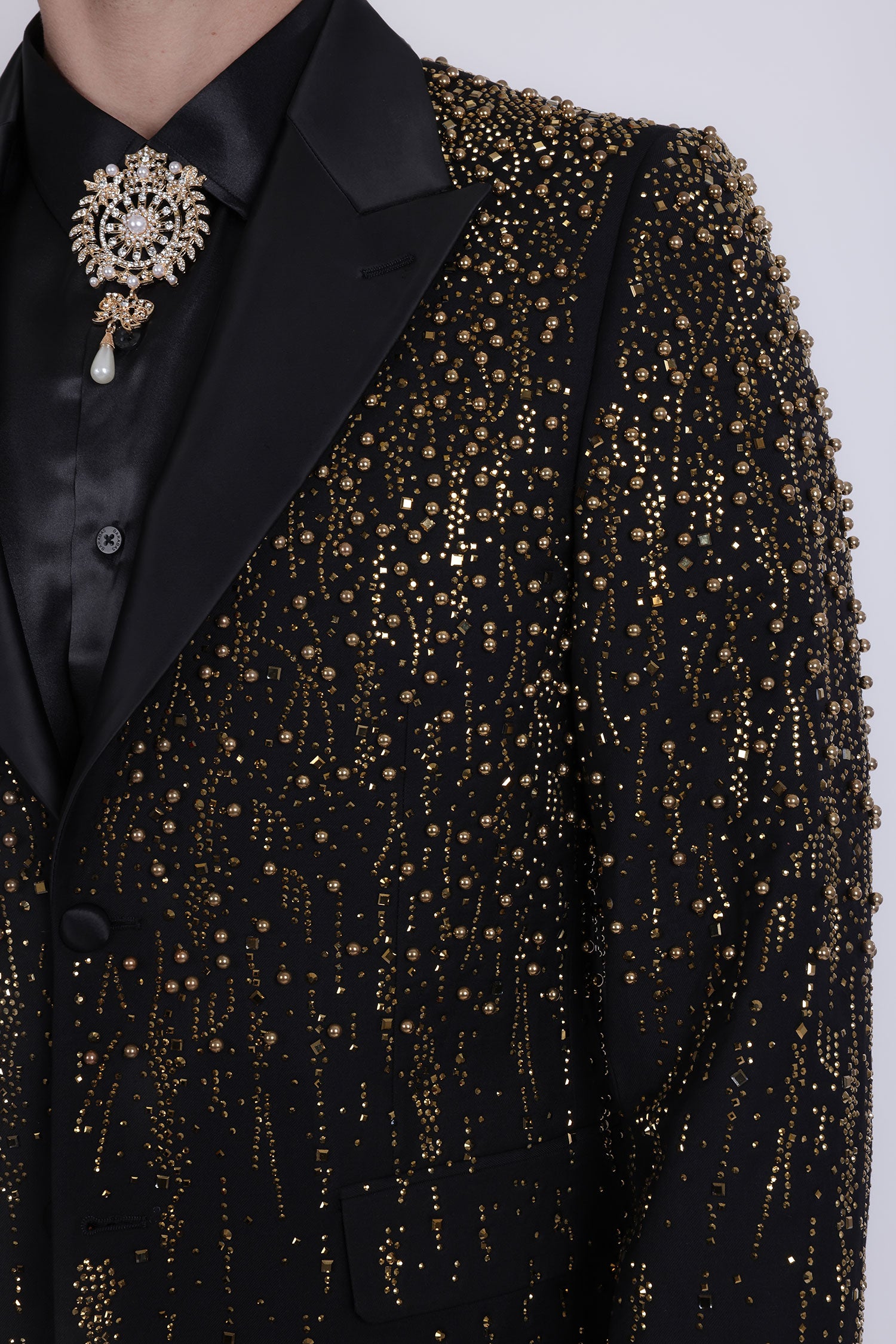 Barabas Men's Rhinestones Beaded Design Peak Lapel Blazer 5EBL01 Black Gold