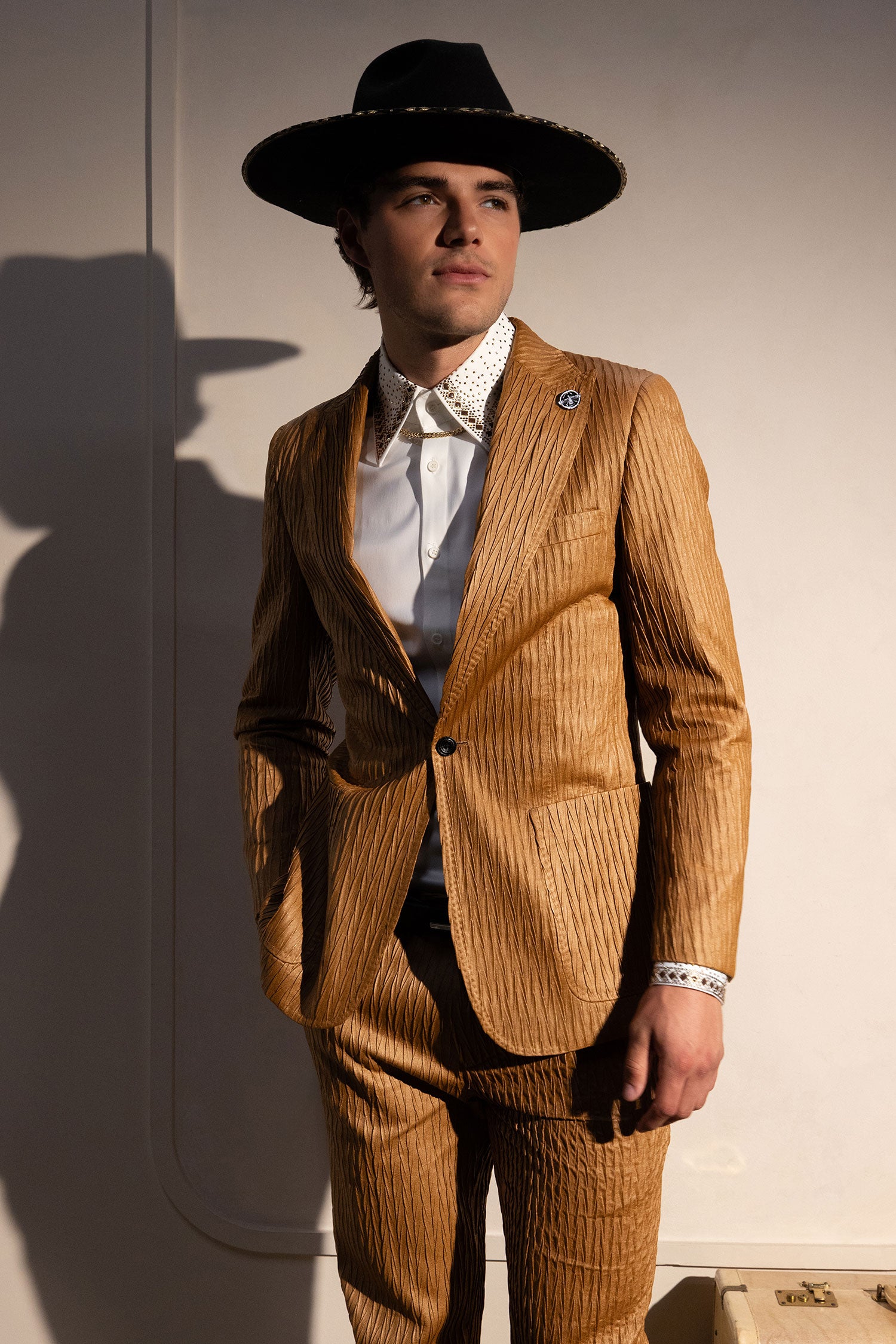 Barabas Men's Faux Leather Textured Pattern Peak Lapel Suit 5SU54 Cognac