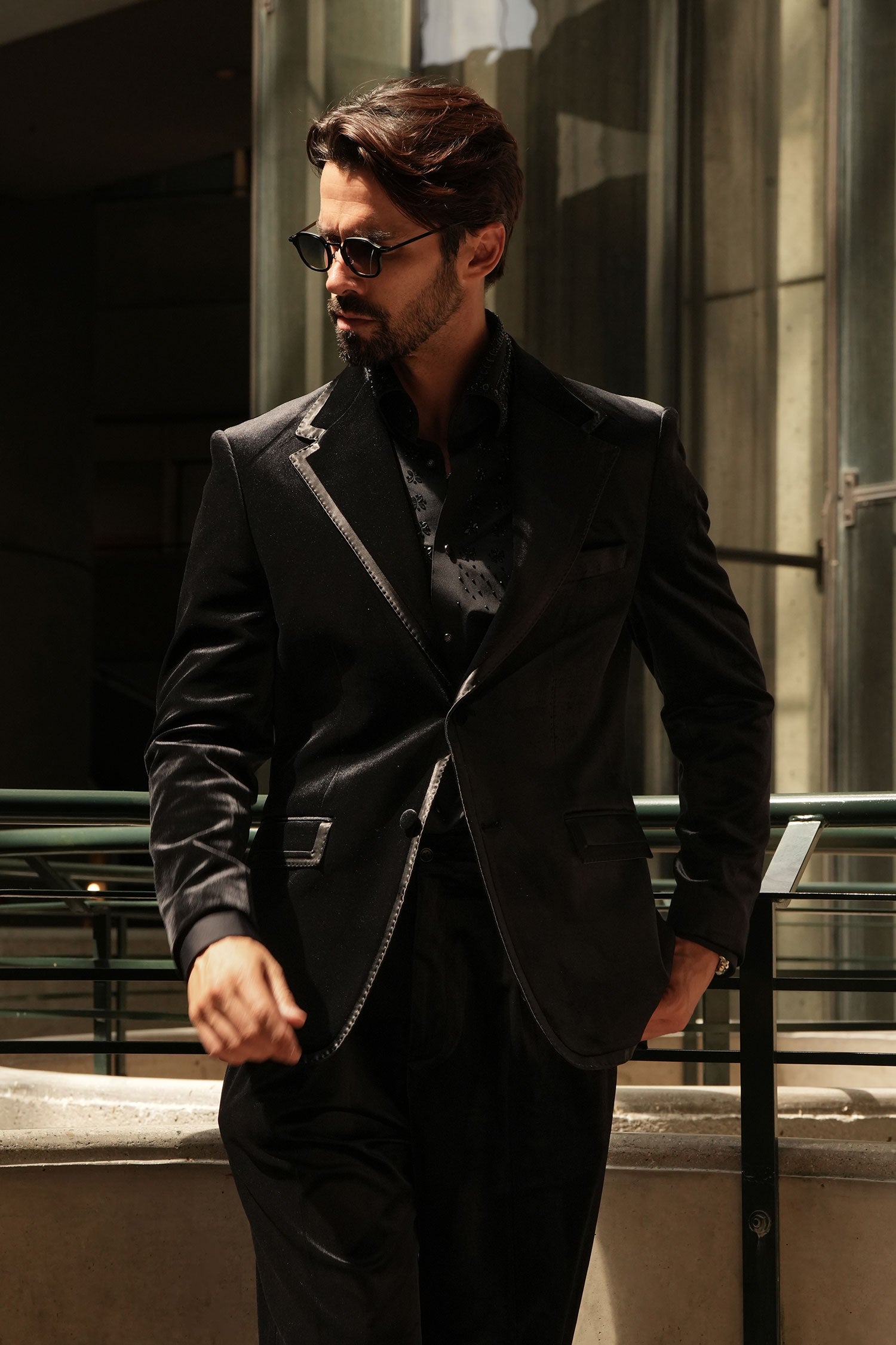 Barabas Men's Velvet Shiny Design Notch Lapel Blazer 5BL18 Black